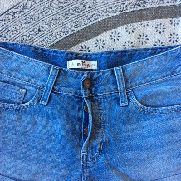 Hollister Jean Shorts - Picture 2 of 3